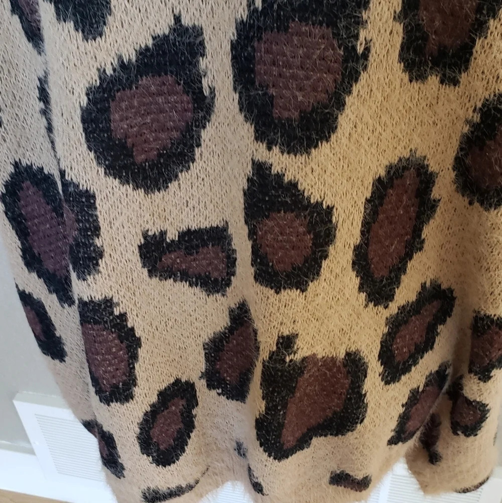 Altar'd State leopard print fuzzy oversized sweater Size XS / S. NEW - Picture 2 of 12